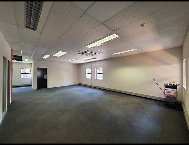 2,431M² OFFICE TO LET IN HALFWAY HOUSE